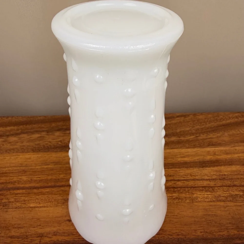 Anchor Hocking Teardrop Pearl Milk Glass Vase Scalloped Edge Vintage White 7.5in